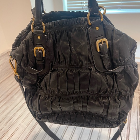 Saffiano Leather Shoulder Tote Handbag. Circa 2008 - Picture 5 of 9